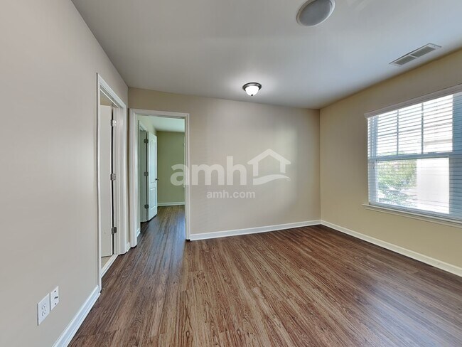 Foto del edificio - 1104 Wainscott Dr