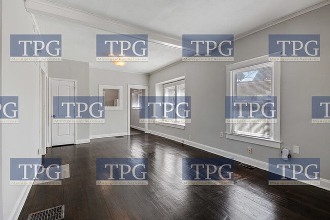 Building Photo - 573 S Crescent Ave