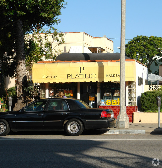 Building Photo - 909-911 Montana Ave