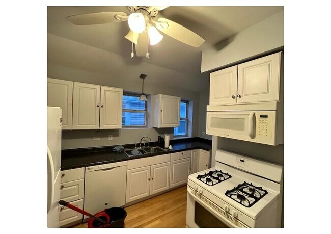 Foto del edificio - 5335 N Magnet Ave