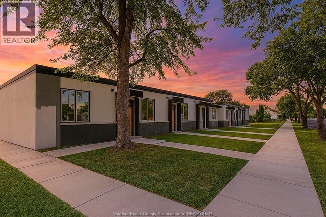 Building Photo - 2275 Wellesley Ave