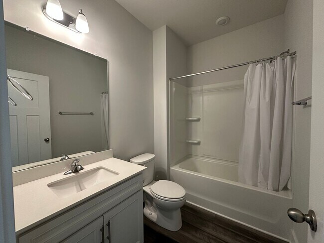 Foto del edificio - 521 Robinwood Pl