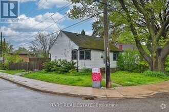 Building Photo - 178 Angelene St