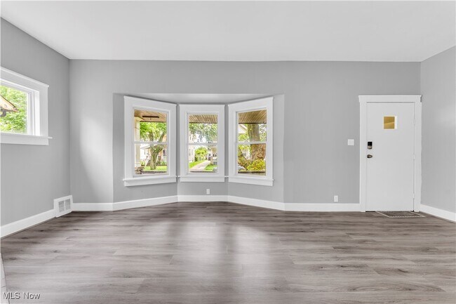 Foto del edificio - 11508 Headley Ave