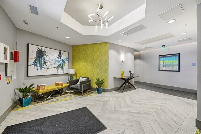 Foto del edificio - $3,045.95, 2 Beds - 2 Bath, Condo in Denver with Unobstructed Mountain Views!