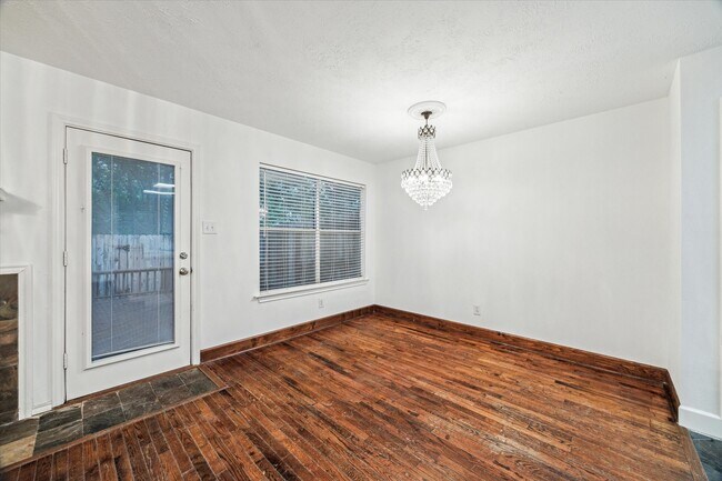 Foto del edificio - 227 Blushwood Pl