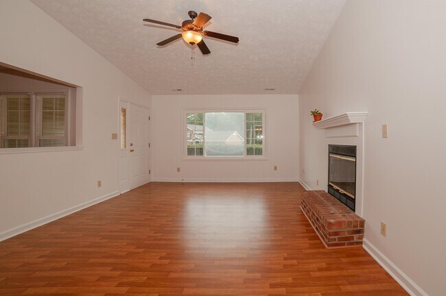 Building Photo - 6440 Brookshire St