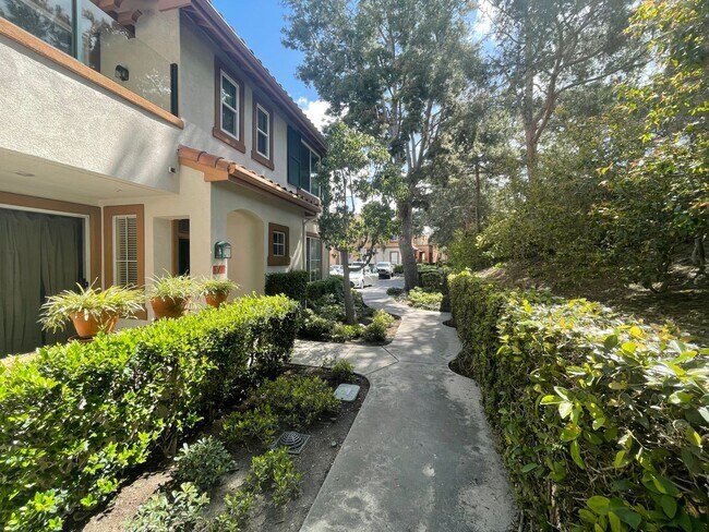 Foto del edificio - 2 Bedroom 2 Bath, Upper Unit Condo in the ...