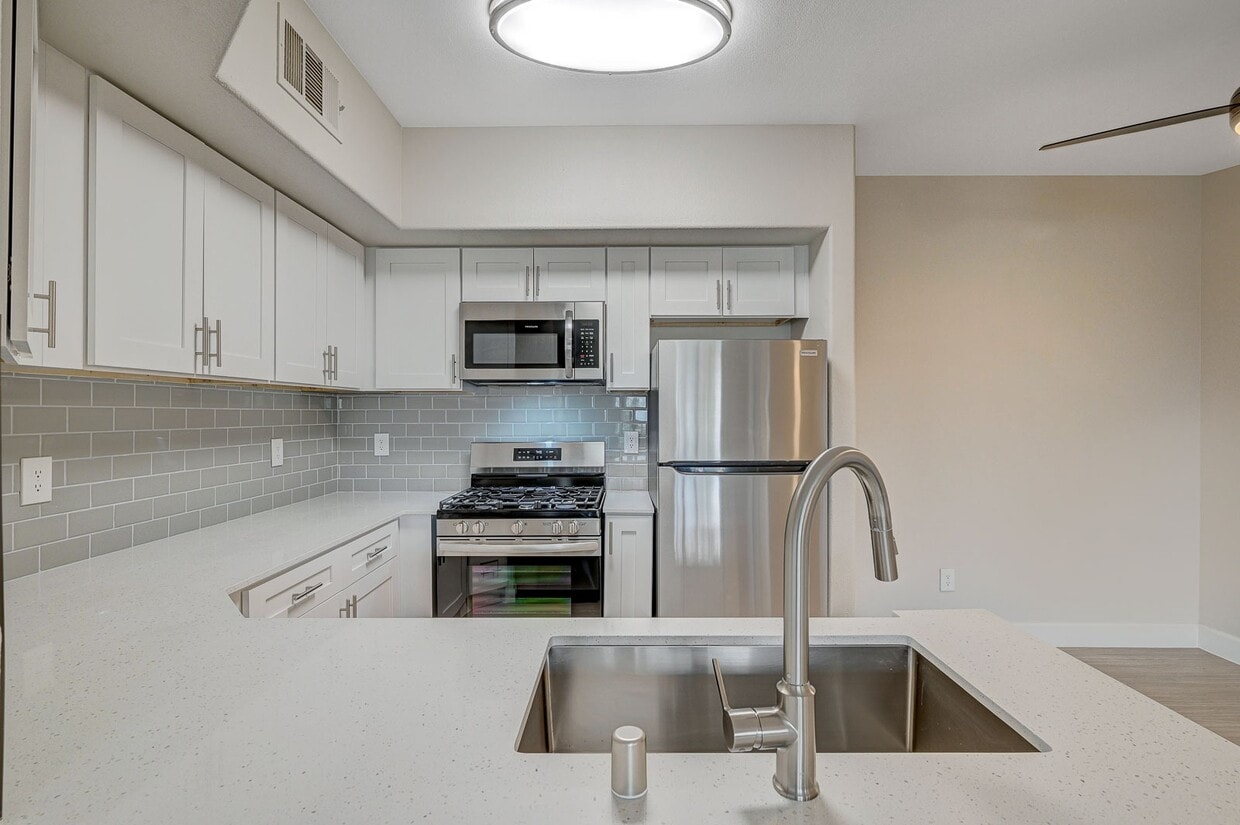 Foto principal - Breakers Apartments