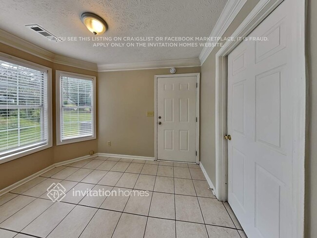 Foto del edificio - 650 Trellis Pond Ct