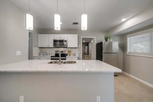 Building Photo - 315 Granada Dr
