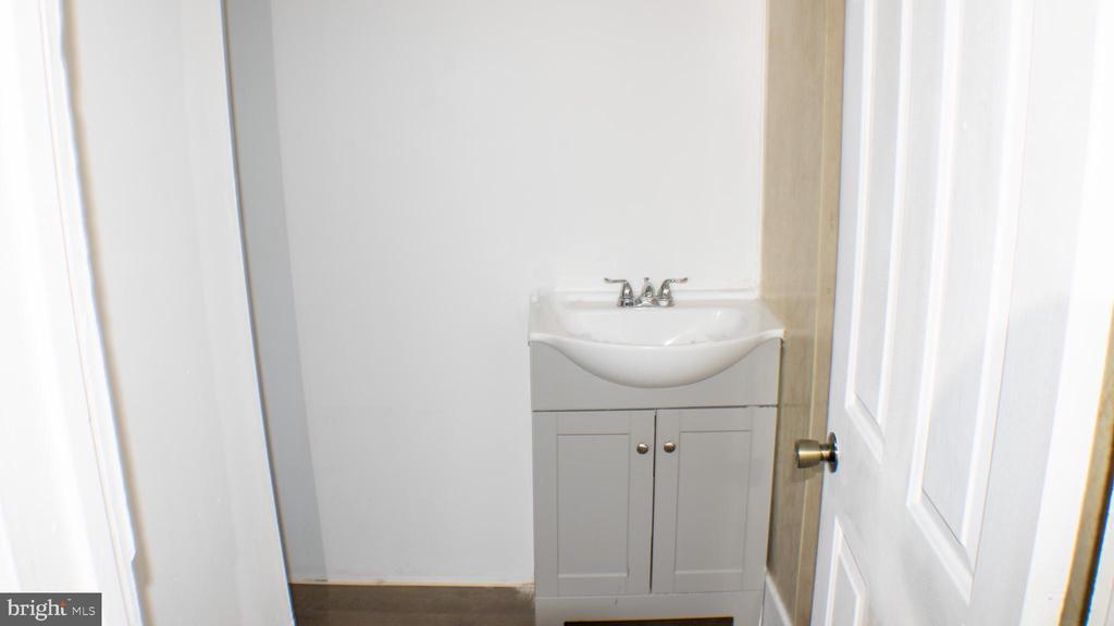 Primary Photo - 114 W Coal St