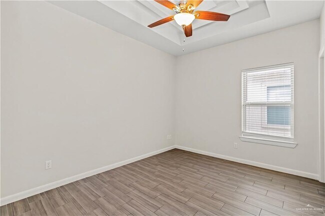 Building Photo - 704 E Myrtle Beach Ave