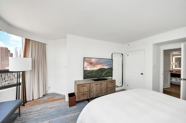 Building Photo - 1300 Lamar St