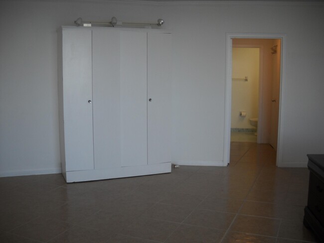 Building Photo - 2800 N Flagler Dr