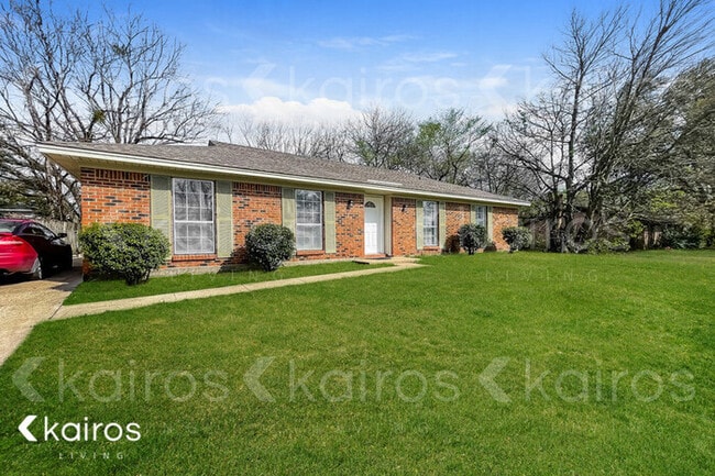 Building Photo - 2073 Edinburgh Dr