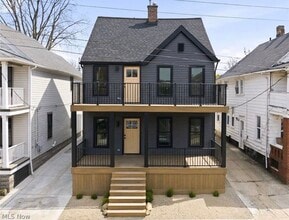 Building Photo - 1345 W 67th St