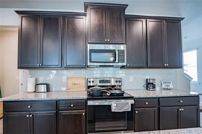 Foto del edificio - 454 Burgundy Terrace SE