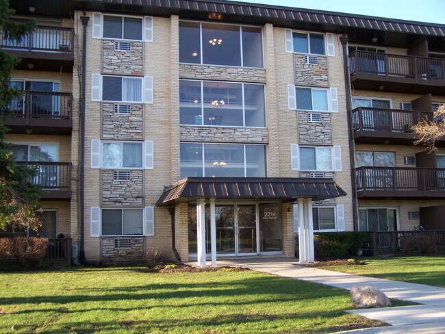 Building Photo - 2214 S Goebbert Rd