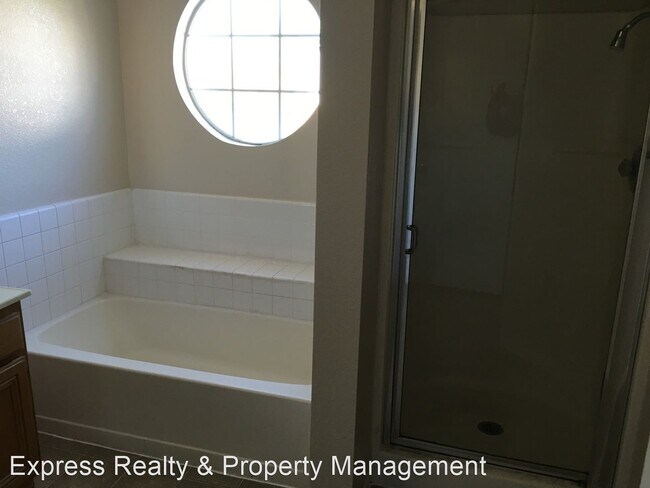 Foto del edificio - 4 br, 2.5 bath House - 15827 Fiddleleaf Rd.