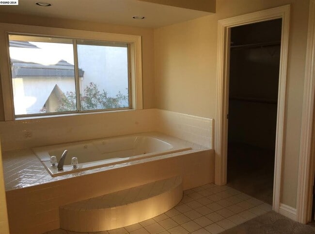 Foto del edificio - 5650 Edgeview Dr