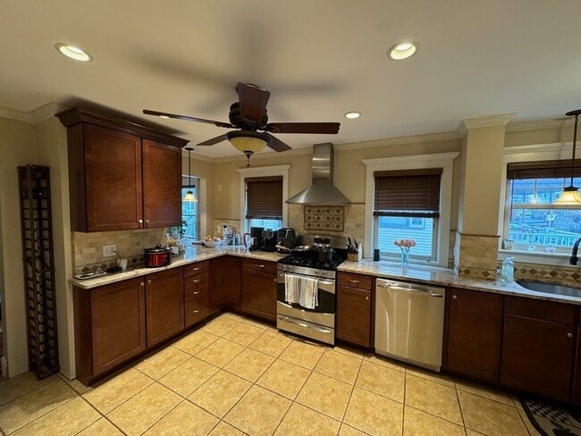 Building Photo - 40 Sydney St