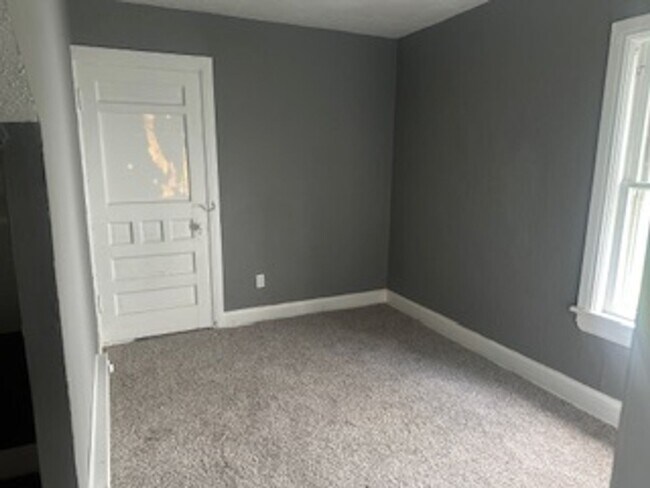 Building Photo - 1-Bedroom Apartment in Quiet 4-Plex with O...