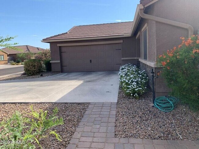 Building Photo - Nice 3 bedroom 2 bath with complete backyard!