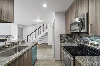 Building Photo - 10615 Briar Forest Dr