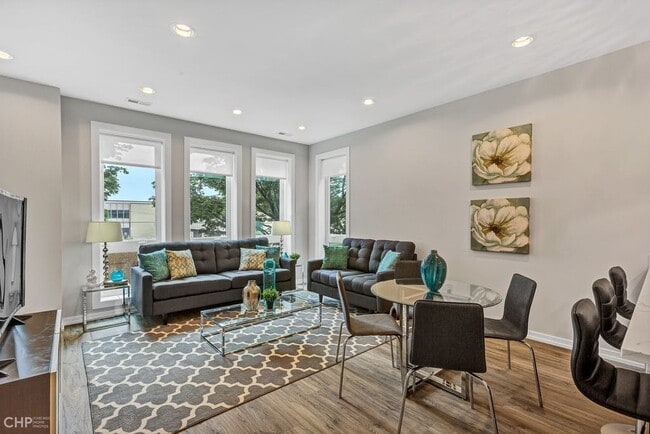 Building Photo - 5030 S Prairie Ave