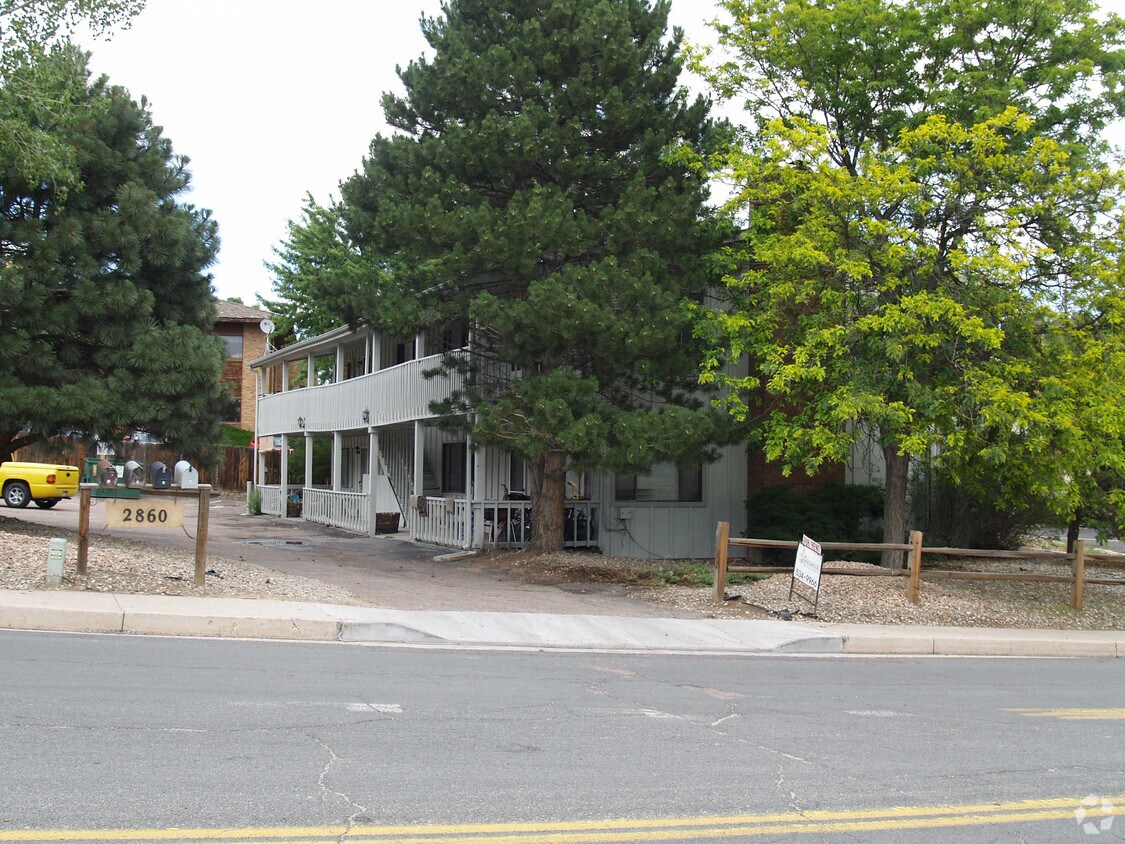 Building Photo - 2860 Montebello Dr W