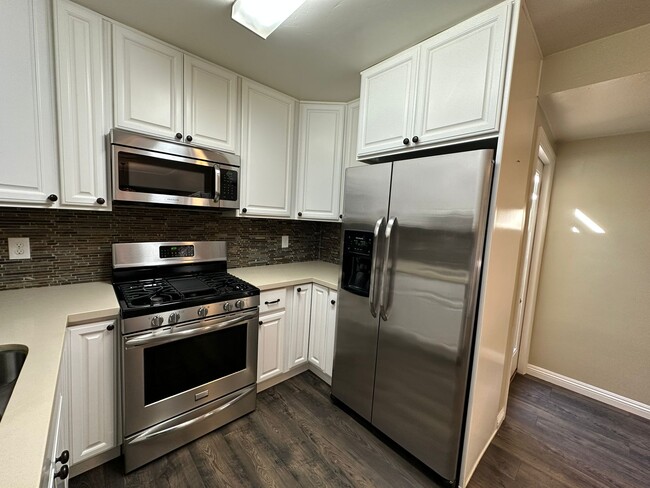 Building Photo - 2027 Sunset Cliffs Blvd