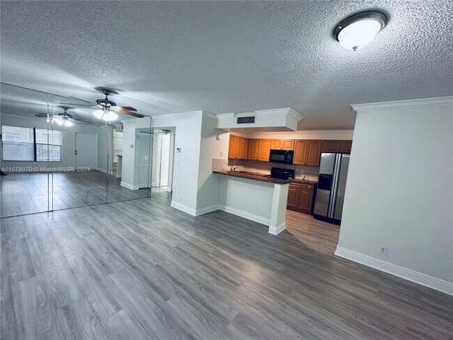 Building Photo - 5506 Courtyard Dr