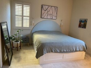 Building Photo - 935 Hogwarts Cir