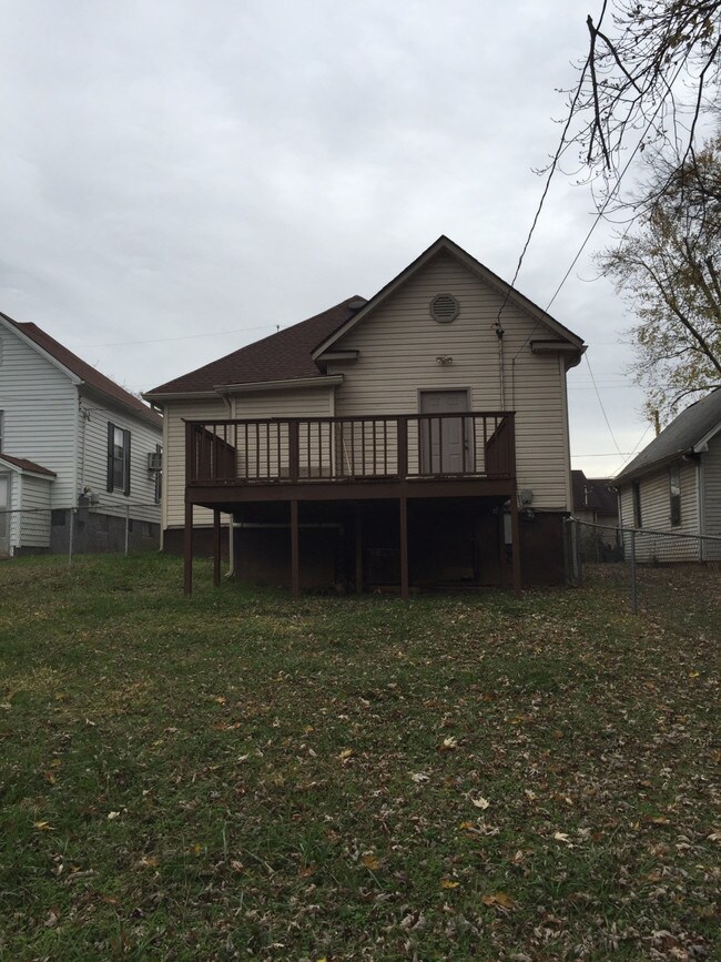 Building Photo - 1200 Mercer St / 3BR 1BA Close to Downtown...