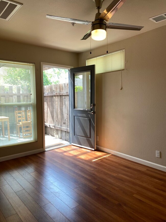 Building Photo - 1 Bedroom HOME  in Downtown Davis