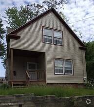 Building Photo - 475 Crouse St