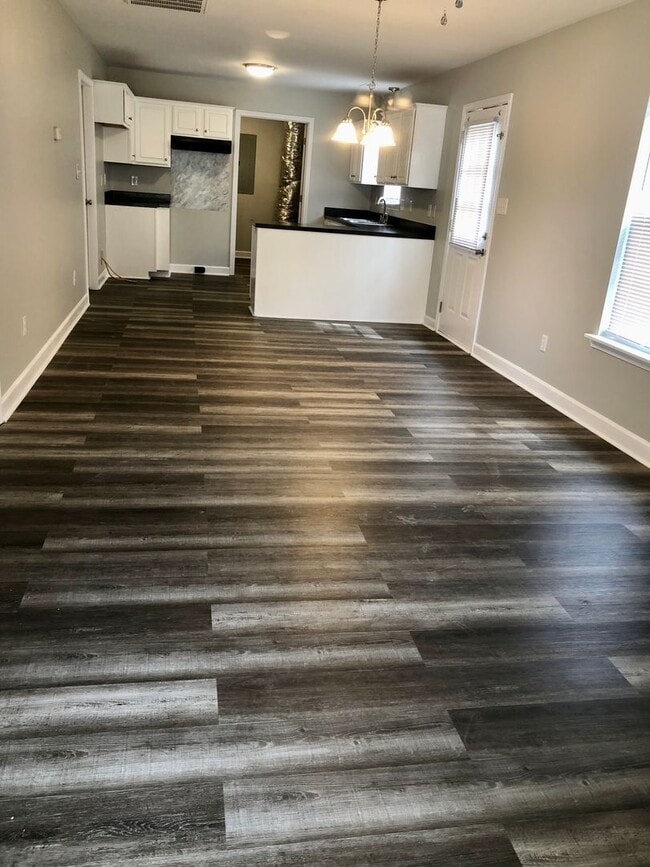 Building Photo - 2017 Grandhaven Dr