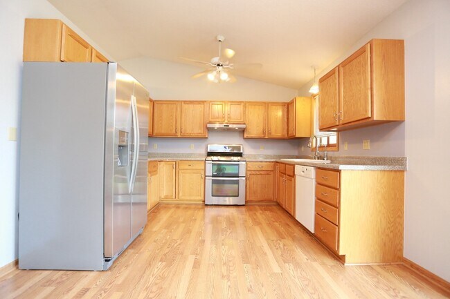 Foto del edificio - 4 BD Brooklyn Park Home for Rent
