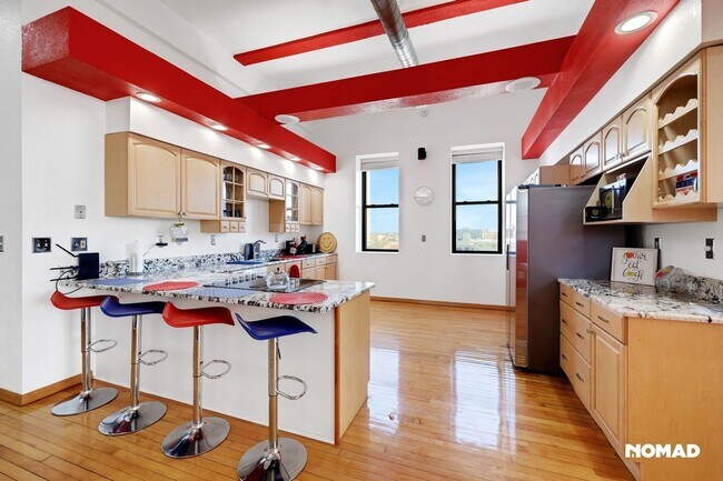 Foto del edificio - 335 N Superior St