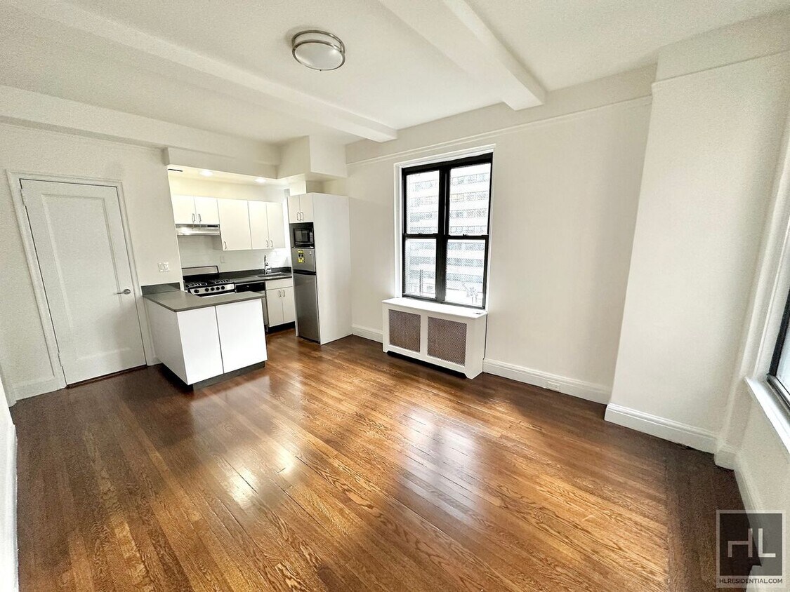 Primary Photo - EAST 46 STREET