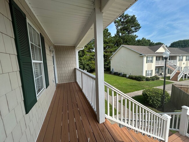 Building Photo - 2BR Condo in Holton Place – Pool, Porch, a...