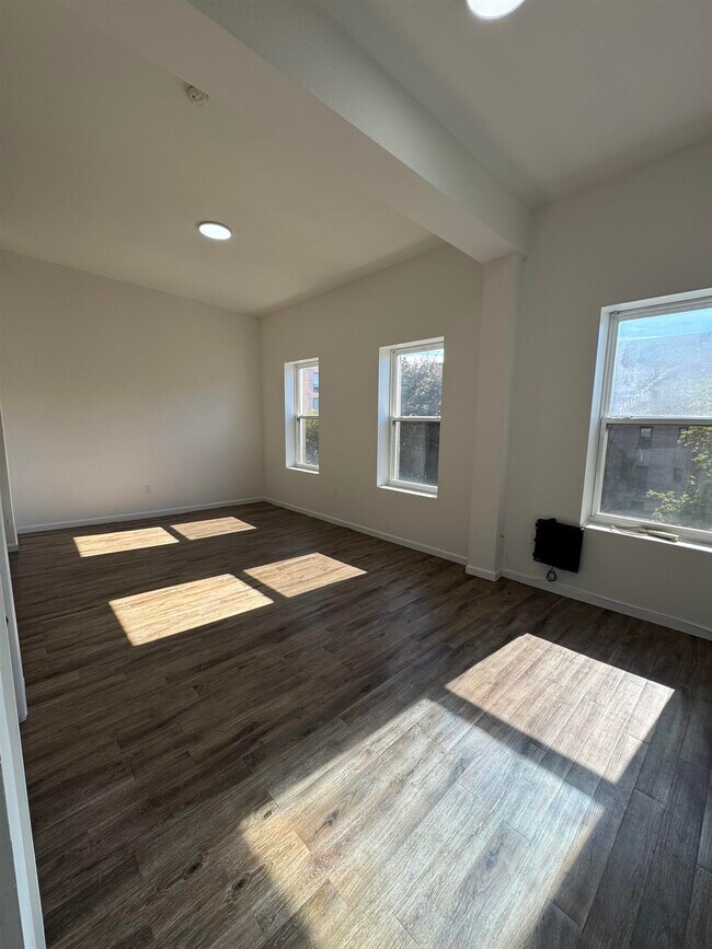 Building Photo - 517 Communipaw Ave