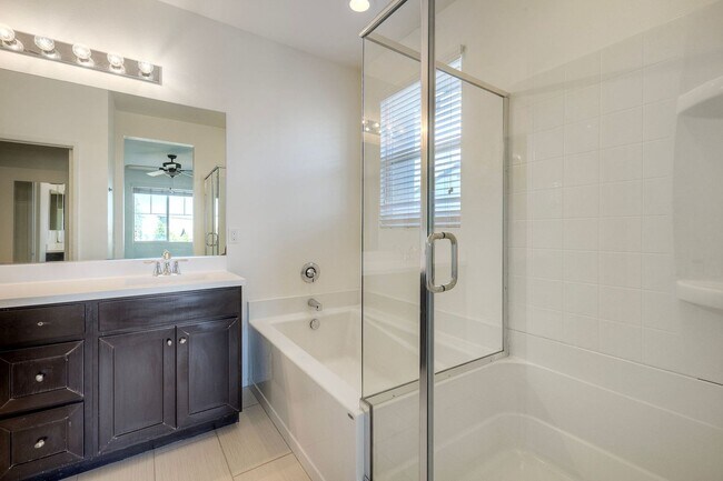 Foto del edificio - 3 bedroom and 4 bath home available in Otay Mesa