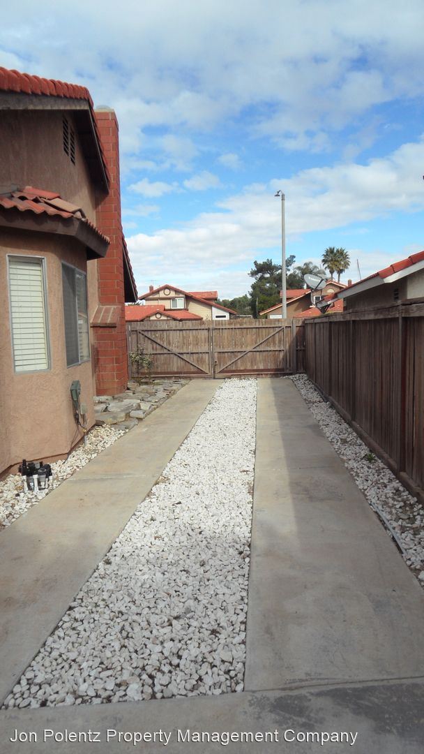 Building Photo - 3 br, 2 bath House - 1468 Cresta Rd.