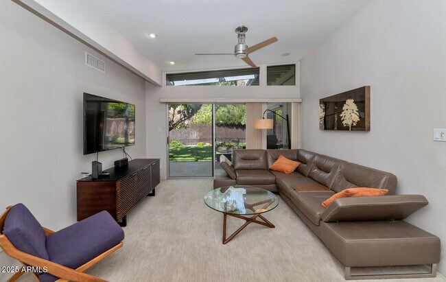 Foto del edificio - 3326 N 61st Pl
