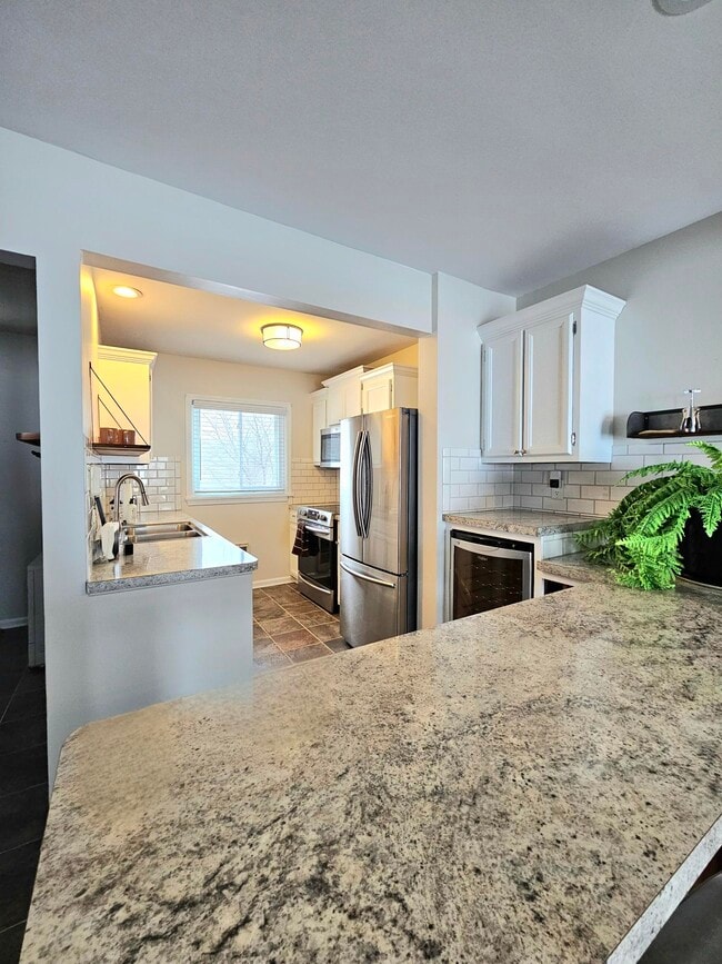 Kitchen - 11 Pinewood Ln