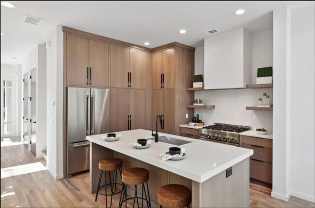 Foto del edificio - 536 Highland Ave NE