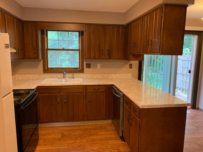 Building Photo - Duplex in North Peoria; Richwoods Schools
