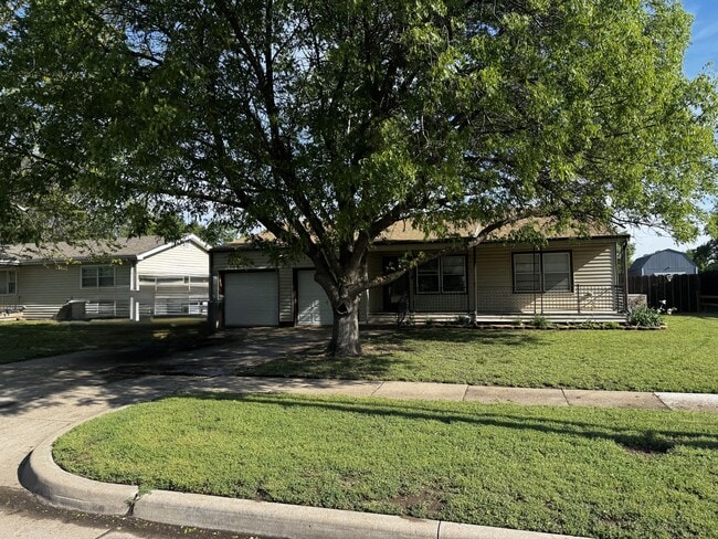 Building Photo - 1218 W Jewell St